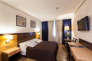 Cama o camas de una habitación en Hotel Balneario de Compostela