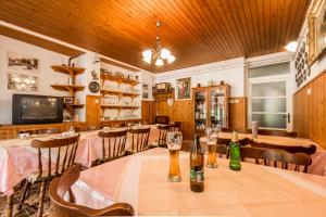 TV a/nebo společenská místnost v ubytování Rooms Vanda & Frane