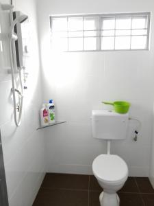 Ванная комната в Wong Bentong Makmur Homestay