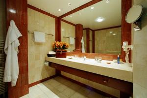 Um banheiro em Hotel Suisse