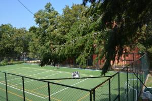 Съоражения за тенис и/или скуош в/до Хотел Нева или наблизо