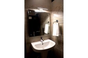 Hotel Vinayak Lifestyle Hotels的一间浴室