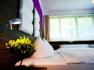 Postel nebo postele na pokoji v ubytování Hotel Albrechtshof Gohrisch + 37 fotografií