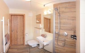 Un baño de Hotel Birkenhof