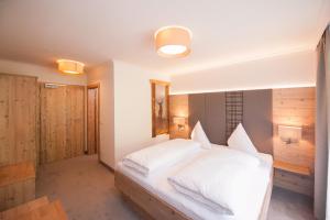 Una cama o camas en una habitación de Hotel Birkenhof