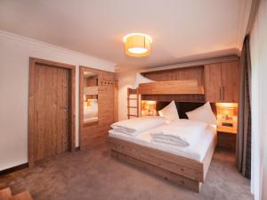 Una cama o camas en una habitación de Hotel Birkenhof