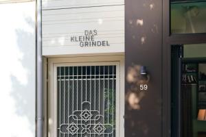 Certificato, attestato, insegna o altro documento esposto da Das kleine Grindel