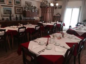 Restauracja lub miejsce do jedzenia w obiekcie Garni Hirsch
