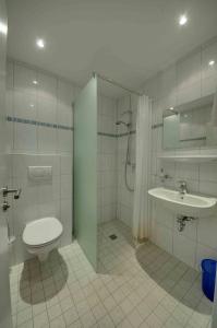 Phòng tắm tại Gasthaus Straub