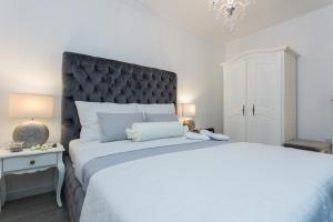 Posteľ alebo postele v izbe v ubytovaní Francesca Baroque Apartment