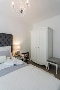 Posteľ alebo postele v izbe v ubytovaní Francesca Baroque Apartment