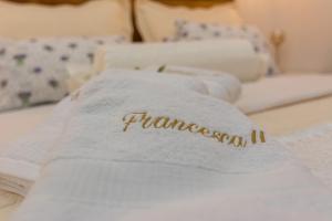 Posteľ alebo postele v izbe v ubytovaní Francesca Baroque Apartment