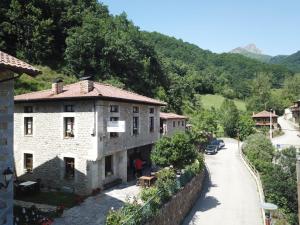 A general mountain view or a mountain view taken from a vendégházakat