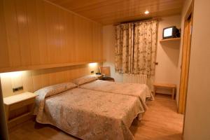 Postel nebo postele na pokoji v ubytování Hotel Sant Antoni