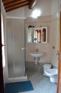 A bathroom at Colle Del Barbarossa