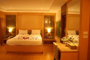Ένα ή περισσότερα κρεβάτια σε δωμάτιο στο Kitlada Hotel Udonthani