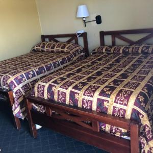 Postel nebo postele na pokoji v ubytování Country Host Inn