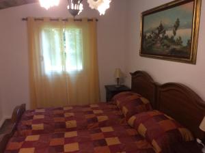 a bedroom with a bed and a window with a curtain at Haus Judith in Steindorf am Ossiacher See