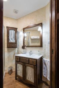 A bathroom at El Castillo de Celia Még 37 kép
