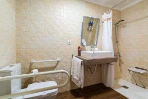 A bathroom at El Castillo de Celia