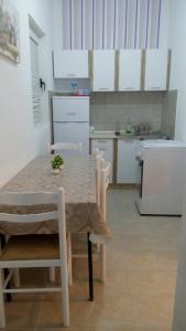 a kitchen with a table and chairs in a room at Šušanj Ilino APARTMAN in Bar