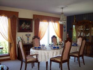 a dining room with a table and chairs at Oceanhillside B&B in Digby