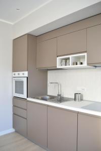 a white kitchen with a sink and a microwave at A Casa Mia in Levanto