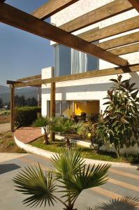 A garden outside Hotel Green en Marbella