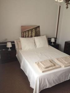 A bed or beds in a room at Alojamiento Turístico Las Catonas de Antoñanzas