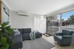 Zona d'estar a Moololaba Family Unit 100m To Beach