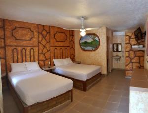 a bedroom with two beds in a room at Hotel Quinta San Jorge in Tula