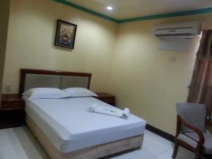 a bedroom with a white bed and a air conditioner at Asia Novo Boutique Hotel - San Francisco in San Francisco