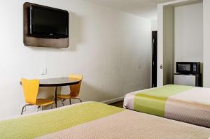 A television and/or entertainment centre at Motel 6-Modesto, CA - Downtown