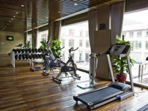 The fitness centre and/or fitness facilities at Easeland Hotel Guangzhou