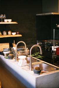 Virtuvė arba virtuvėlė apgyvendinimo įstaigoje CoBo Hostel