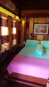 Tempat tidur dalam kamar di T Star Cottage Langkawi