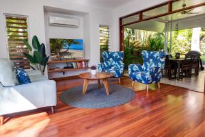 Posezení v ubytování Hanalei Port Douglas - Private Pool