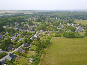 eine Luftansicht eines Vororts in der Unterkunft Feriendorf Freilingen 151 A in Blankenheim