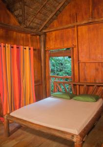 Tempat tidur dalam kamar di Jungle River