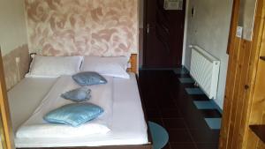 En eller flere senge i et værelse på Pensiunea Mallorca
