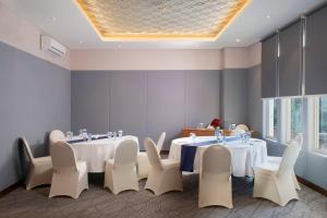 Ruang duduk di BATIQA Hotel Darmo - Surabaya