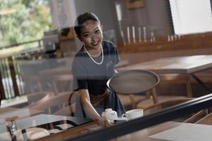 Tetamu yang menginap di BATIQA Hotel Darmo - Surabaya