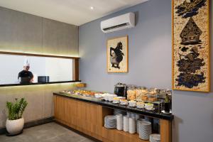 Makanan di atau berdekatan hotel