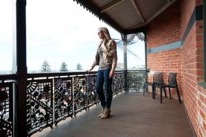 Rõdu või terrass majutusasutuses Ikon Hotel