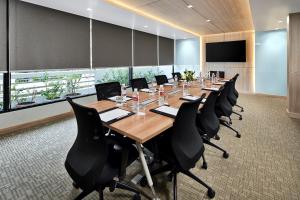 a conference room with a long table and chairs at Fraser Suites Sukhumvit Bangkok in Bangkok