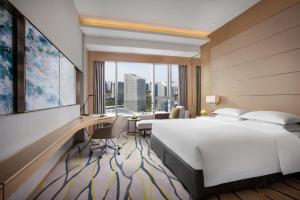 Fliport Wutong Hotel-Free Welcome Fruit & Near Exhibition Center 객실 침대