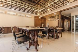 Χώρος καθιστικού στο RedDoorz Plus @ Thamrin