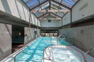 Bazén v ubytovaní Hotel Balneario de Compostela alebo v jeho blízkosti