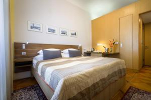 Letto o letti in una camera di Monastery Hotel