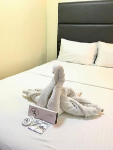 Letto o letti in una camera di The Ambassador Hotel
